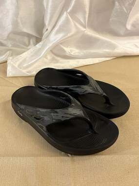 OOFOS OOriginal Sport Recovery Thong Sandals Black Camo